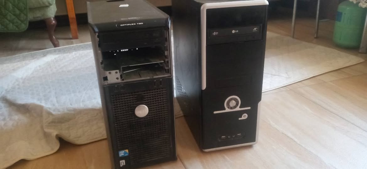 اعاده نشر لذني الكيسات
كيس ديل optiplex 780 رام ٤ هارد ١٦٠ معالج E7500 وبيها مشغل اقراص شغال وانزل برامج على حسب طلب الزبون تفيد دراسه على أمور مكتبيه طباعه سعرها ٥٠ ويه التوصيل
٢.كيس بيها مذربورد Asrock GA G41 vs3 معالجها Intel core 2 duo مكسور السرعه وبيها رامات 6gb ddr3 هارد ٣٢٠ وبيها كرت شاشه GT 430 2gb vram GDDR 3 ومشغل الاقراص شغال اي نقص ما بيها سعرها ٧٠ ويه التوصيل وثنينهن بيهم مجال ابيع مفرد أو القطعتين
للتواصل خاص او على الواتساب ***********
(القادم افضل بأذن الله)
