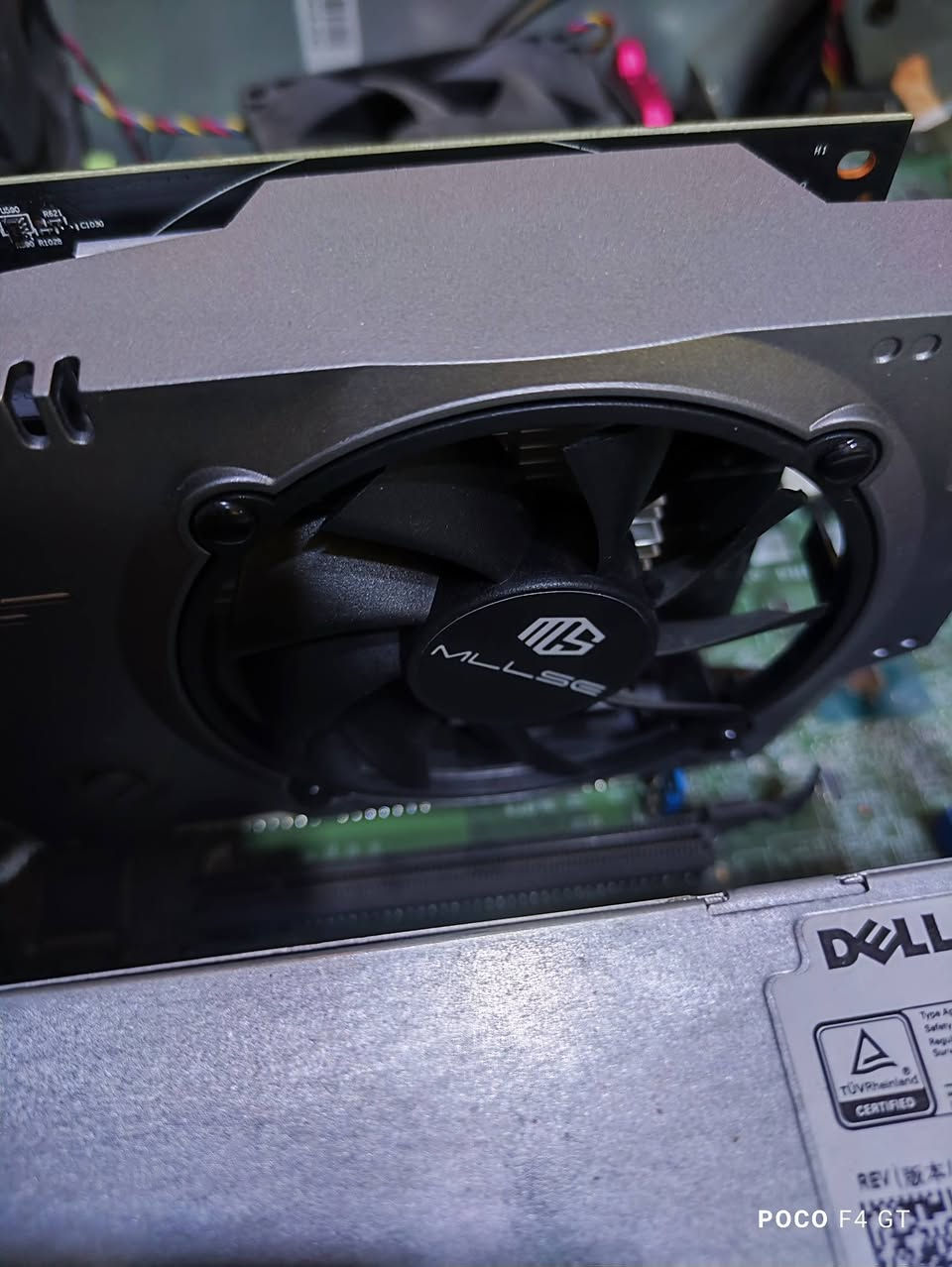 السلام عليكم  متوفر كيس من شركة دل سعر 315 الف معه التوصيل
dell optiplex7040
حجم الكيس يجيmt متوسط يعني لاهو كبير لاهو صغير كلش
يجي ب معالجi7-6700k
المذر بورد من شرك دل يجي بيها4 سلوت رامddr4 سرعة2133
بيها منفذ m.2 تحتوي عل 10منافذusp
الرامات 2.8 يعني16 كيكه سرعتهم2400 بس يقرا 2133 لن المذر بورد هاي سرعتها واحد بي هيت سنك الثاني مابي 
 ssd 512
hhd2t تيرا
كرت الشاشة   rx550-4g ddr5 ماركة MLLSE فان واحد
الحاسبه حلوه مابيها اي نقص شد والعب
تشغل العاب الخفيفه والمتوسطة بكل سهولة على 1080q
  
توصيل موجود   تواصل خاص وا وتساب***********
توصيل موجود مايعجبك السعر اترك اثر طيب وراك
 
ادمن💞
