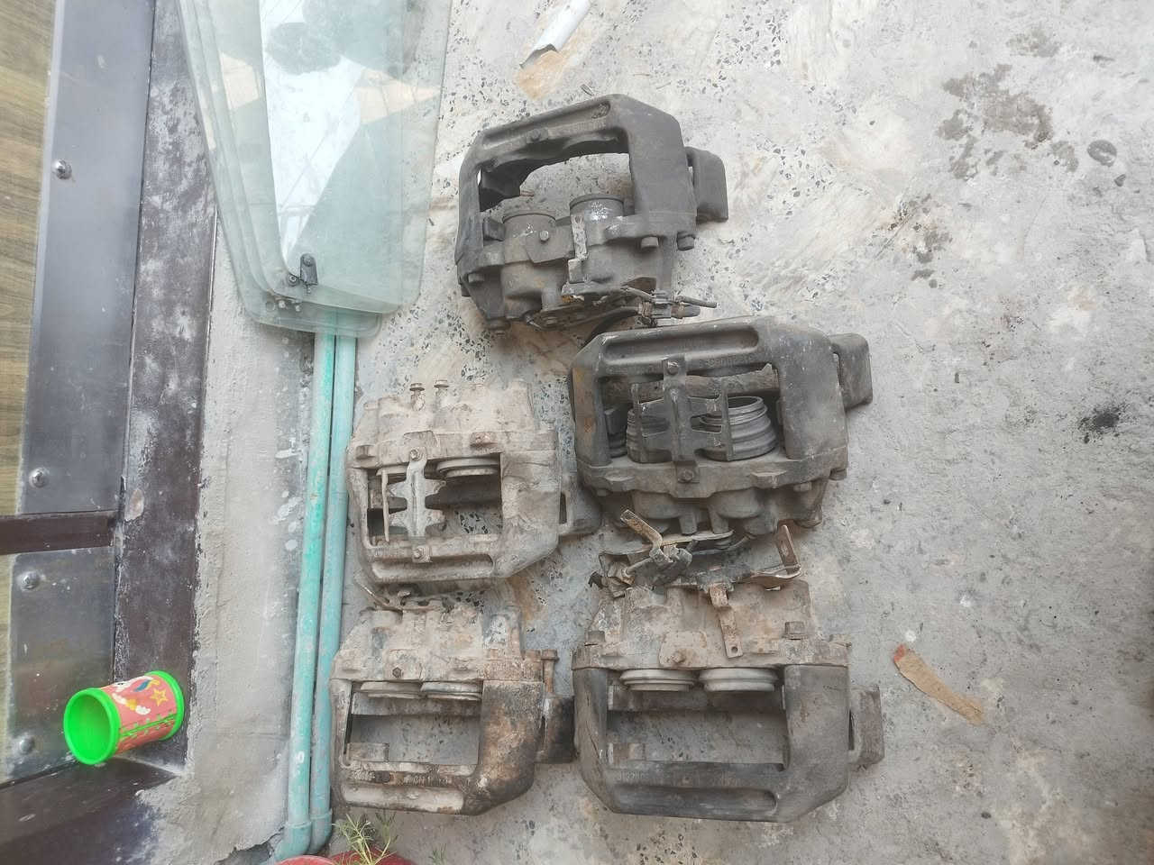 السلام عليكم غراض مارسيدس 
بزون افلنجات اماميه وخلفيه 
دشابيل  وفجوج اوزناجيل مال كرين بغداد كروب مارسيدس 2طن فقط كروب مارسدس 2طن ***********
