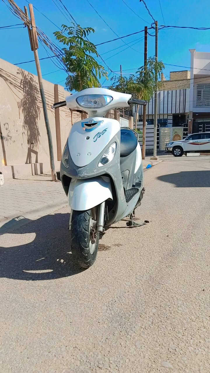 دراجه للبيع صار لي عشره ايام من نزلتها من الحاويه...السعر خاص..... نجف حي نيسان ***********3
