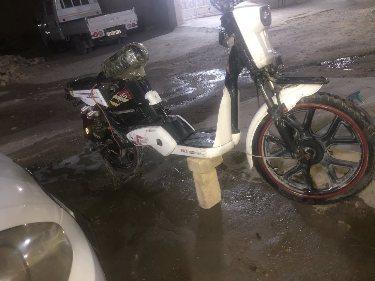 سلام عليكم دراجه HIS للبيع دراجة خير من الله سرعة 50 نقصهة بريك تعبان يرادله دسك فقط دراجة مرتبة اني جايبها توديني للمدرسة واجي دراجة مرتبة سعرها 175 وبيها مجال رقم الهاتف ***********
