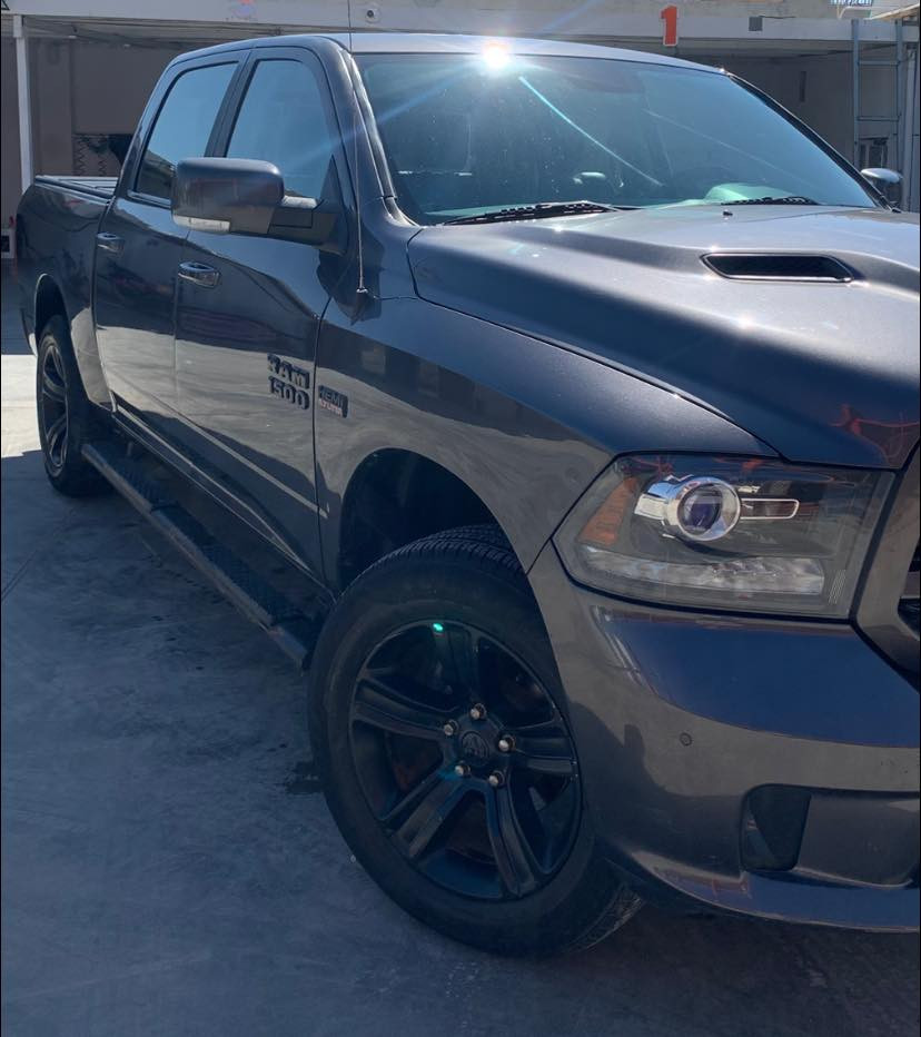 دوج رام كلاسك
1500/2018/ 8سلندر / 5.7 /4x4
باب طويل بدي قصير 
رقمهة بغداد ب اسمي 
موقع /ديالى بعقوبة 
رقم الهاتف : ***********
