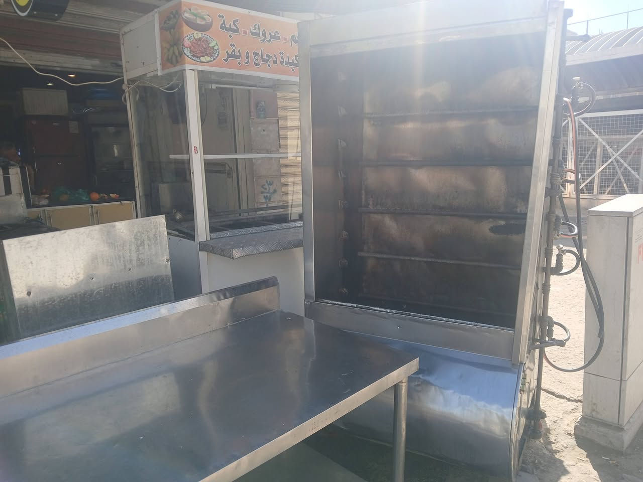 للبيع شواية مع عارضة طعام مع ميز ستل ستيل مستعمل للاتصال *********** الكرادة الشرقية
