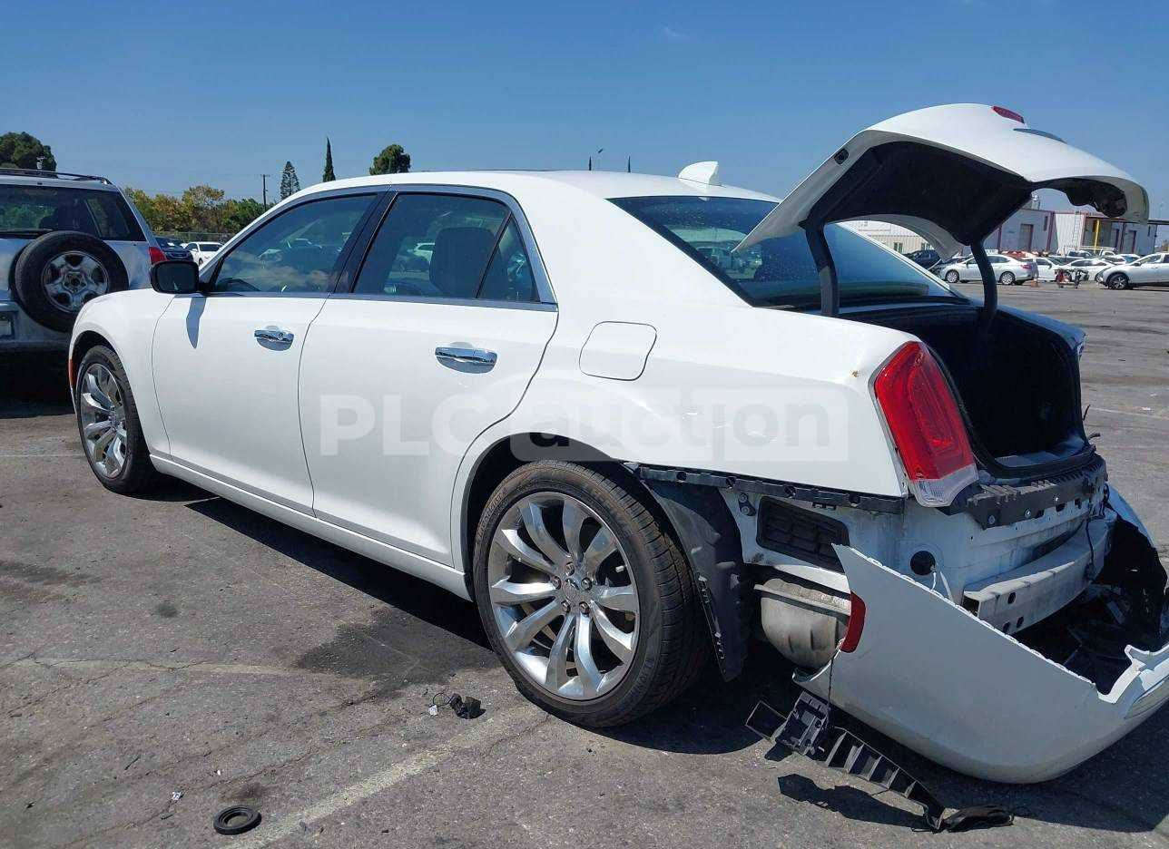 كلايسلر اوباما ٢٠ مرمز ٢٢
سياره فئه لمتدد فول 

فتحتين 

كشنات جلد 

تبريد تدفئه كشنات 

خزن ميموري 

ماشيه ٦٩ الف مشي حقيقي 

التواصل خاص
  ***********
