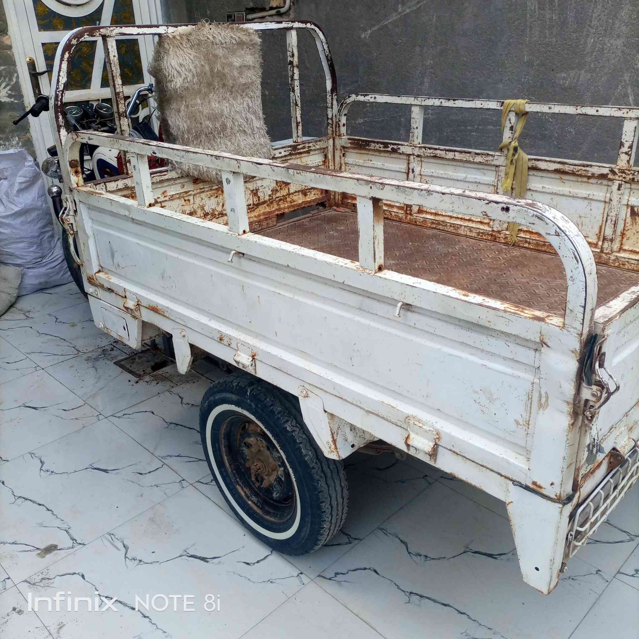 ستوته البيع 2018 نضيفه محرك نضيف ما مفتوح أوراق من مجمع الكرار كلشي بيه جديد  عوزه بس باتري سعر واحدو350 رقم الهاتف ***********
