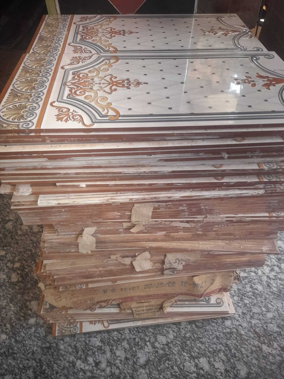 عندي سيراميكات
اخذتهن فضله ب ٦٠  وماصارت النيه 

أريدهن ب ٥٥ 
مالت غرفه 
٢٣ متر 

مكاني قريب على وكفة الحلال 
خلف مول الجود

 ***********
