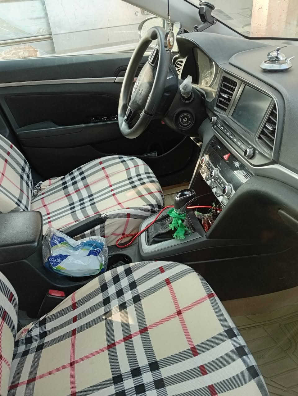 سلام عليكم 
النترا 2020 امريكي مكينهه 2000 كير ايتي بيهه قطعة تبديل جاملغ امامي ليبل واحد وشويهه من بنيد رقم بقداد  مكان بابل سكندريهه *********** السعر 137 وبيهه مجال
