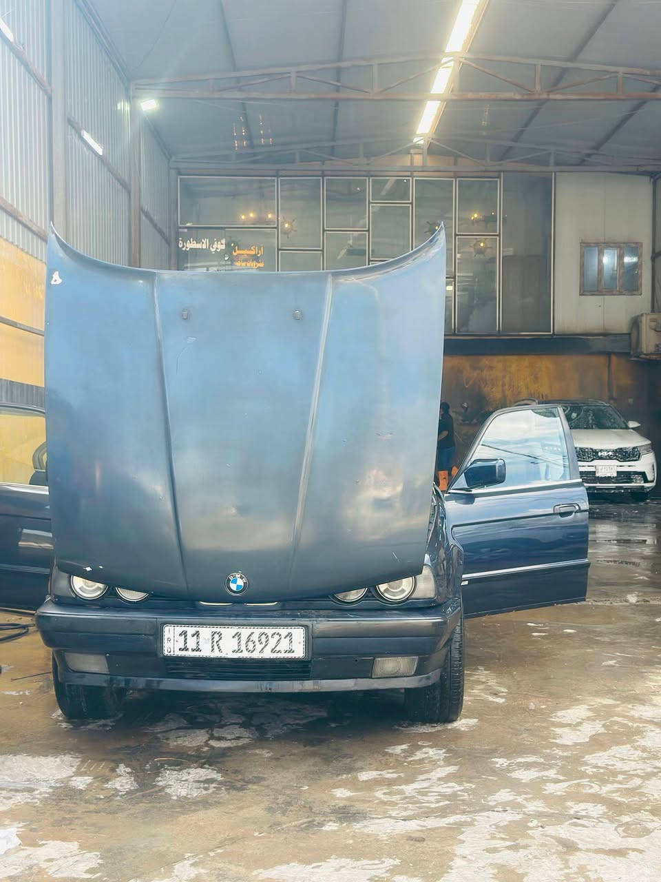 للبيع: BMW 525 (مسكر عدل) - موديل 1991
السيارة جاهزة من كل نواحيها وما محتاجة أي مصاريف، مواصفات النظافة والترتيب:
​الكيان والنظافة: السيارة بصبغ نظيف جداً (مسكر عدل)، موديل 91.
​الأوراق: باسمي والسنوية والهزة جديدة (جاهزة للتحويل).
​الميكانيك: صدر جديد بالكامل، تخم تاير جديد.
​التبريد: تبريد "ثلج" ومنظومة ممتازة.
​الكهربائيات: * سنتر لوك جديد.
​نوافذ كهرباء (4 جامات).
​ميزة تصعيد الجام تلقائياً مع القفل.
​لايتات زينون قوية.
​الداخلية: كشنات M5 أصلية وداخلية نظيفة جداً.
​السعر: [جداً مناسب] (بيها مجال للشراي الطيب)
المكان: [الفلوجة]
للتواصل: [***********]
