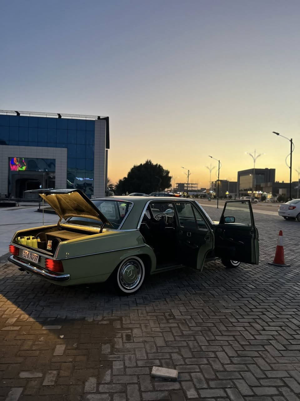 مارسدس بترا بيع او مراوس🤍
مارسدس بترا 230i الون بلادي فستقي 
سياره مصبوغه عام بدون دواخل 
كير مكينه كفاله 
تبريد تدفئه ويه سويج 
أريل كهربائي ⚡️ ويه سويج
٤ابواب جام ميكانيكيه 
حداديه حلوه مابيه اي صوت 
عليه سستم سماعات SOONE اصلي +دمام +مسجل سعره وحدهن 10ورقات 
كشنات جلد بلادي 
سايد بريك شغال حساس باب شغال
حساس دهن شغال 
كلوب بانزين شغال 
كلوب جنطه شغال
كلوب داخل شغال
كهربائيات سياره اي نقص مابيهن كلهن شغالات 
كلوب جنطه شغال 
هورن بلادي +هورن جرس 🛎️ 
ماسحات سياره بلادي ما مبدلات 
جامات سياره كلهن جدد بلادي مابيهن اي كسر 
معدل سياره 180 مكينه 4سلندر بانزين كابريتر 
عليه دركه مال موديل 1963
دشبول كله شغال اي نقص مابي 
موديل سياره 1976 رقم بغداد دولي جديد سنويه 2029/11 يعني 2030 تحويل ثاني يوم 
اسف علا اطاله بس ضكرت اكدر عليه علمود مو تخابرني وتكلي شبيه ومابيه شراي يجي بي خير ويدلل حبايب كلبي 
مكاني كربلاء حي الحسين ***********متواجد خاص هم 🤍
