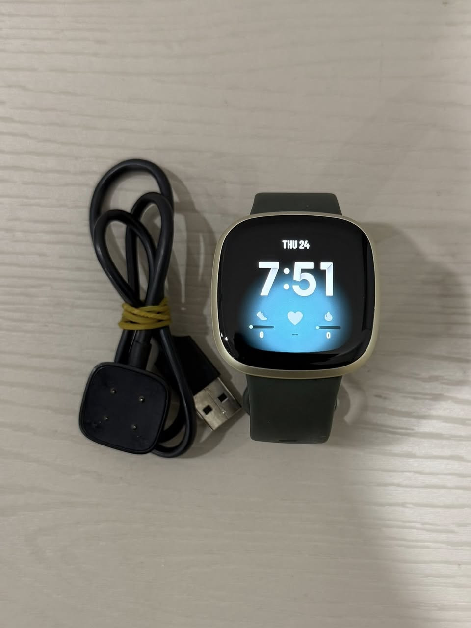 كل ساعه وسعرها بيهن بدون شواحن الكل شغال 
الاسعار من 25 الى 100 الف بيهن فتبت وكارمن وبولر سامسونج وفوسيل وشاومي 
توصيل موجود كل المحافظات


**إذا كنت صاحب هذا الإعلان وتريد حذفه لأي سبب، رجاءا أرسل رسالة إلى الدعم الفني**