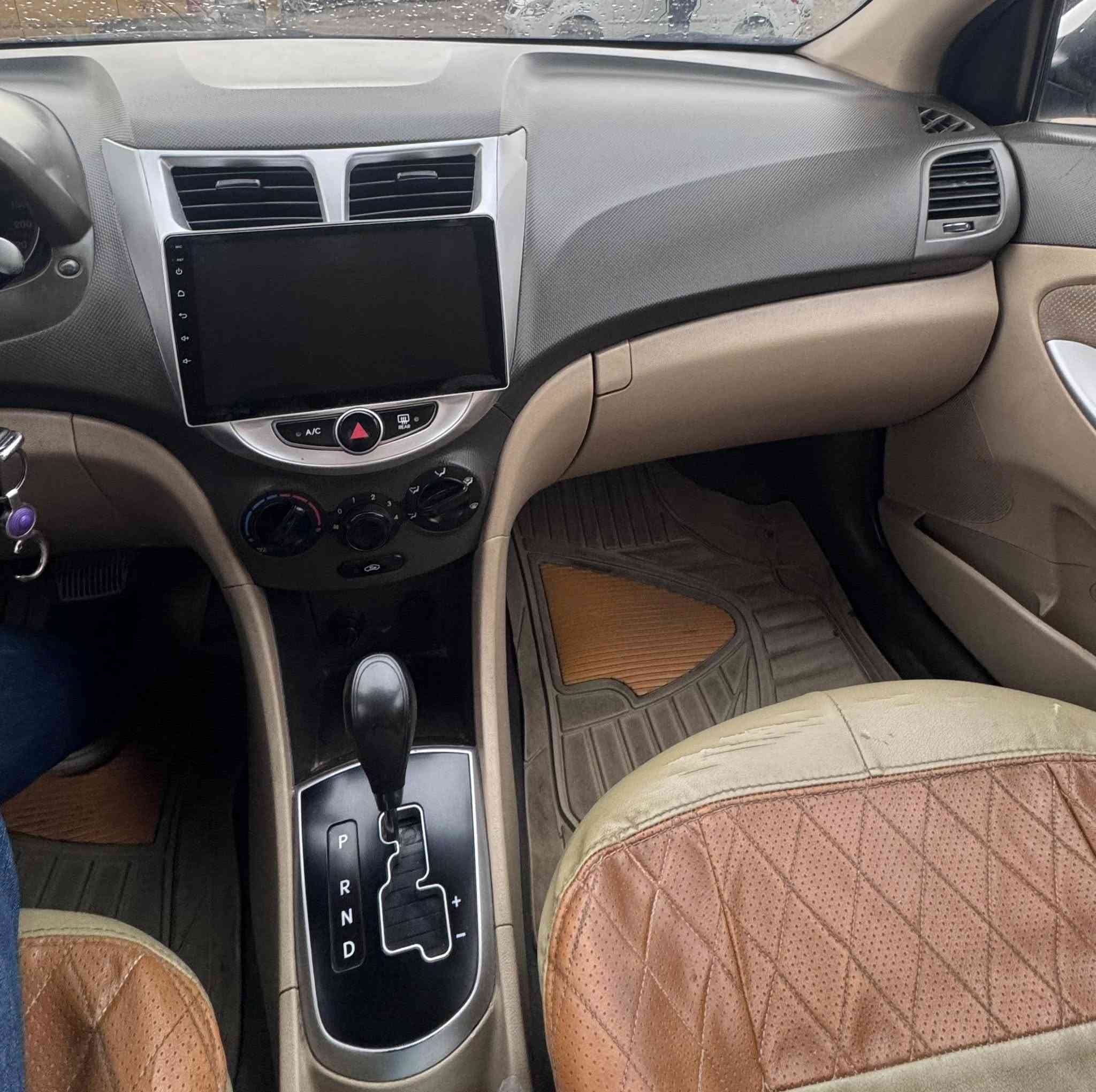 السلام عليكم 
اكسنت خليجي موديل ١٥ 
مواصفات فول المعروفة محرك ١٦٠٠ 
رقم كربلاء بأسمي رقم سنوية جدد 

 ***********
