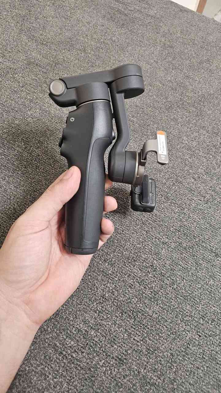 Dji osmo 7p للبيع
مثبت هواتف للتصوير الاحترافي نظافة ١٠٠ بالمية مستخدم قليل جدا
تفاصيل خاص او واتساب ***********
