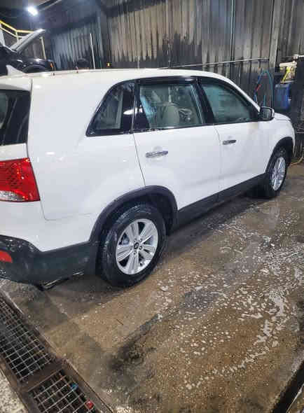 اعادة النشر 
سورنتو ١٢ رقم واسط مميز انكليزي  باسمي ما يحتاج هزه  
بيها كص قمارة 
مكينه أربعة سلندر وكير و صدر خير من الله 
السعر ١٠٧ 
السيارة نظيفه 
الشراي يتصل  ***********
