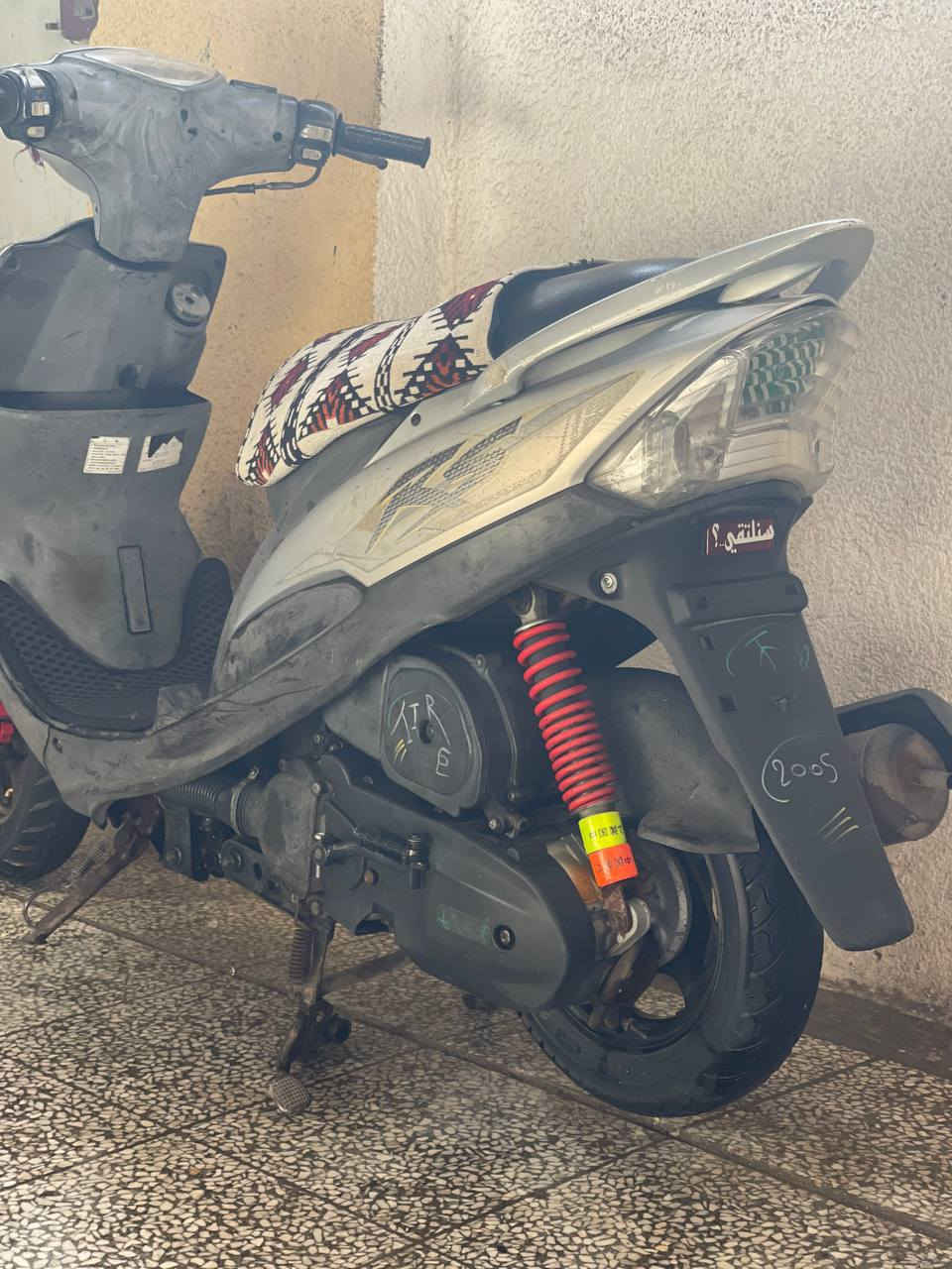 سلام عليكم للبيع ماكس عدلة دراجه صارلي اربع شهور من منزله من الرمبه برغي ماملعوب بيه بيه زنون مال سيارات بيه خليه بك لايت سكنات زرك دراجه شوفت عينك كلشي ماعايزه شلعه ومعدل
السعر 950وبيه مجال  
مكاني نجف حي السلام 
متواجد واتساب ***********
