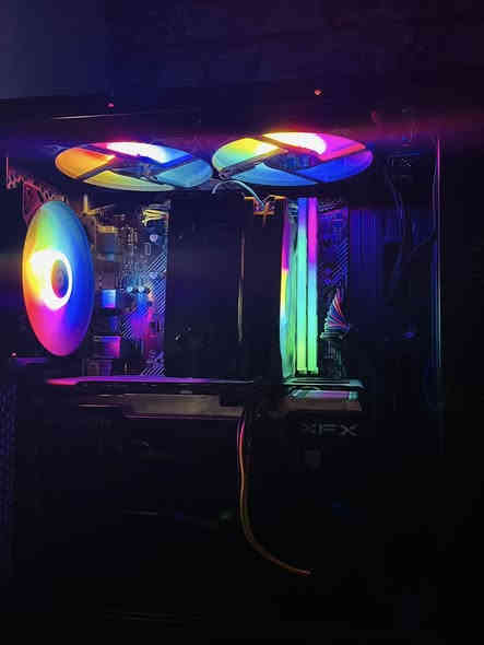 السلام عليكم 
CPU : R5 5500 RAYZN 
GPU : RX 6600 8GB XFX 2FAN 
M.P : B450 ASUS M-K II 
RAM : GAMEONE 16GB 8*2 3600MHZ RGB
HARD  : SSD 256GB 
FAN : AIR COOLER DEEP COOL 
P.S : WARRIOR AK 700W
FAN : DEEPCOOL 3 RGB
للبيع السعر 650 وبيهاا مجال استعمال قليل كلش سبب البيع طالب سادس ابيع بس الكيس 
***********واتساب
