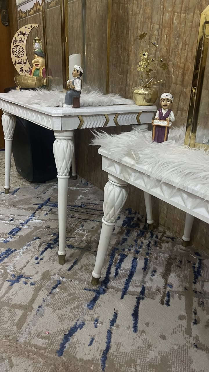 بيع مستعجل 
غرفة نوم تسگام ضخمة وخشب ثقيل 
مع كامل ملحقاتها 
ملاحظة / بيبان الكنتور الوسط سلايد 
وميز المراية وجوانب الجرباية الدواليب مشمولين بالغرفة هم 
مع طبلات العدد 4 ع كتر


**إذا كنت صاحب هذا الإعلان وتريد حذفه لأي سبب، رجاءا أرسل رسالة إلى الدعم الفني**