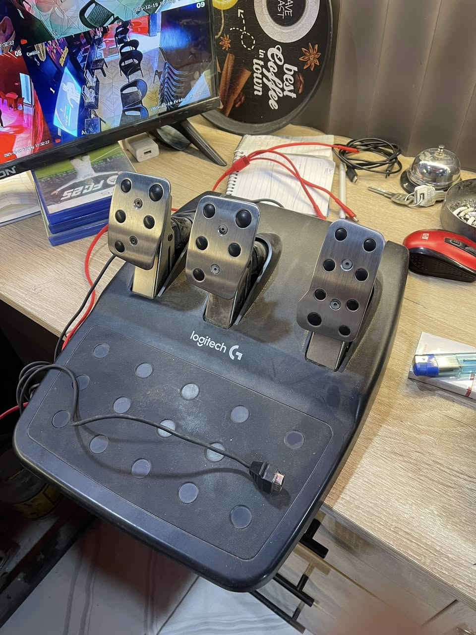 ادركسون G29 لوك نضافه زائد كير أضافي استعمال أقل الأسبوع ويشتغل ع الحاسبه+بلي4 +بلي5 /الرقم ***********
