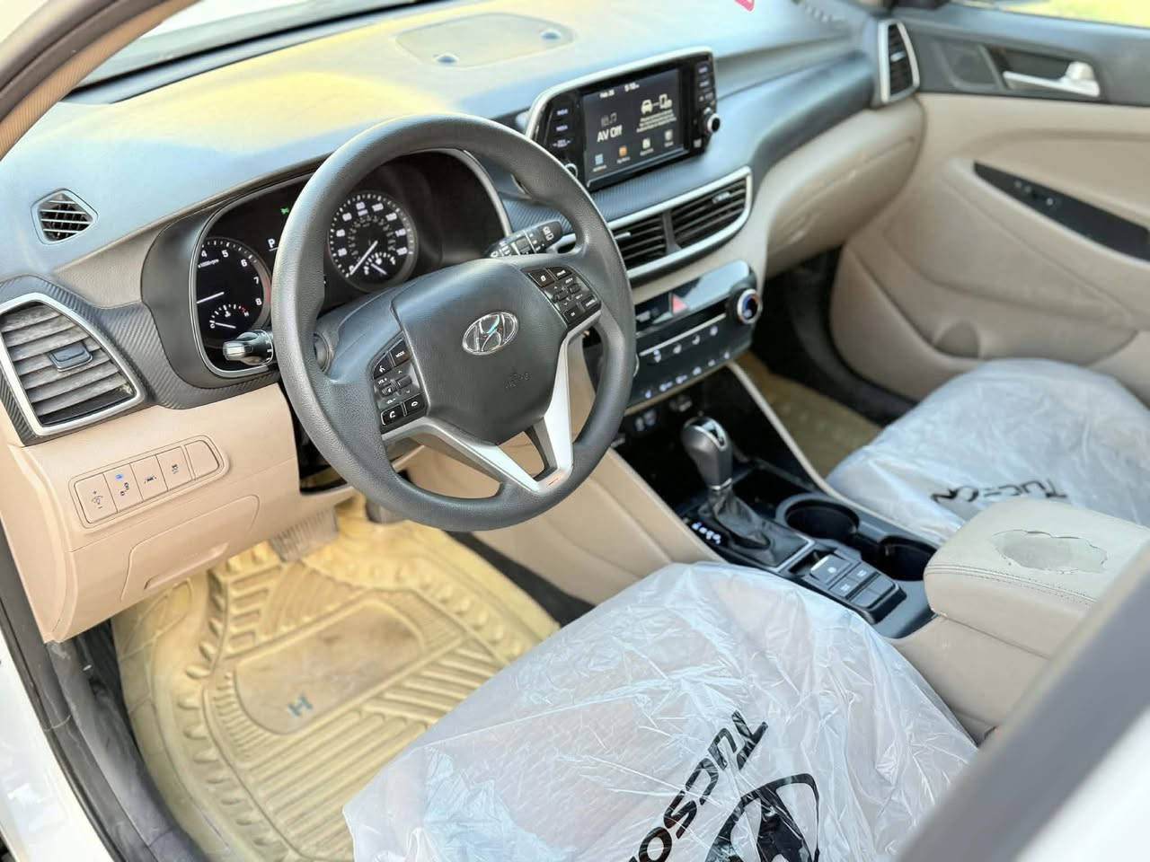 سلام عليكم
توسان 2021 

امريكي حادثة بنيد فقط 

ماشية  64 الف 

مواصفات 

شاشة 
بصمة +بصمه بواب
تحكمات استيرن
رادار 
سايد بريك دكمة
انضمة سبورت 
فول عدا البنروما

سعر (173)

***********
