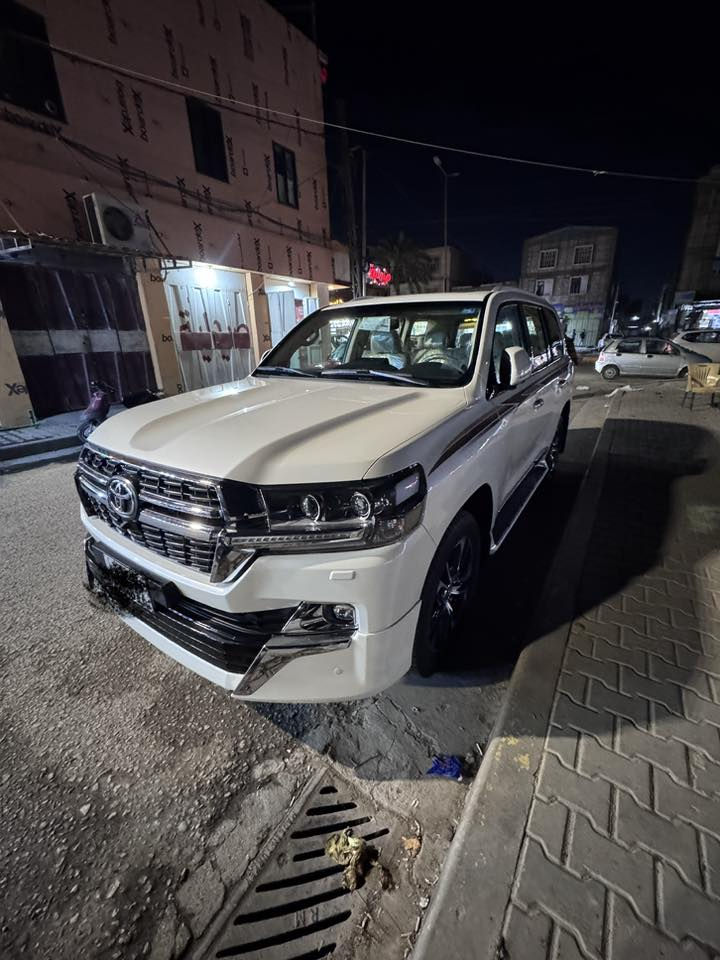 السلام عليكم لاندكروز 2021 بريم اصل ماشية 33 حقيقي جديده جدا رقم بغداد بسمي تحويل ثاني يوم السعر 635 وبيها مجال مكاني كربلاء ***********
