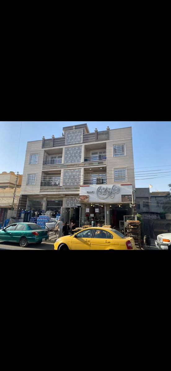 عمارة للبيع المساحة ٢٢٥ متر الجبهه ١٥ والنزال ١٥ تحتوي ٤ شقق و ٤ محلات الوارد الشهري ٤ ملاين و ٢٠٠ عراقي العنوان الشعب شارع اسواق المركزية السعر على هذا التليفون ***********
