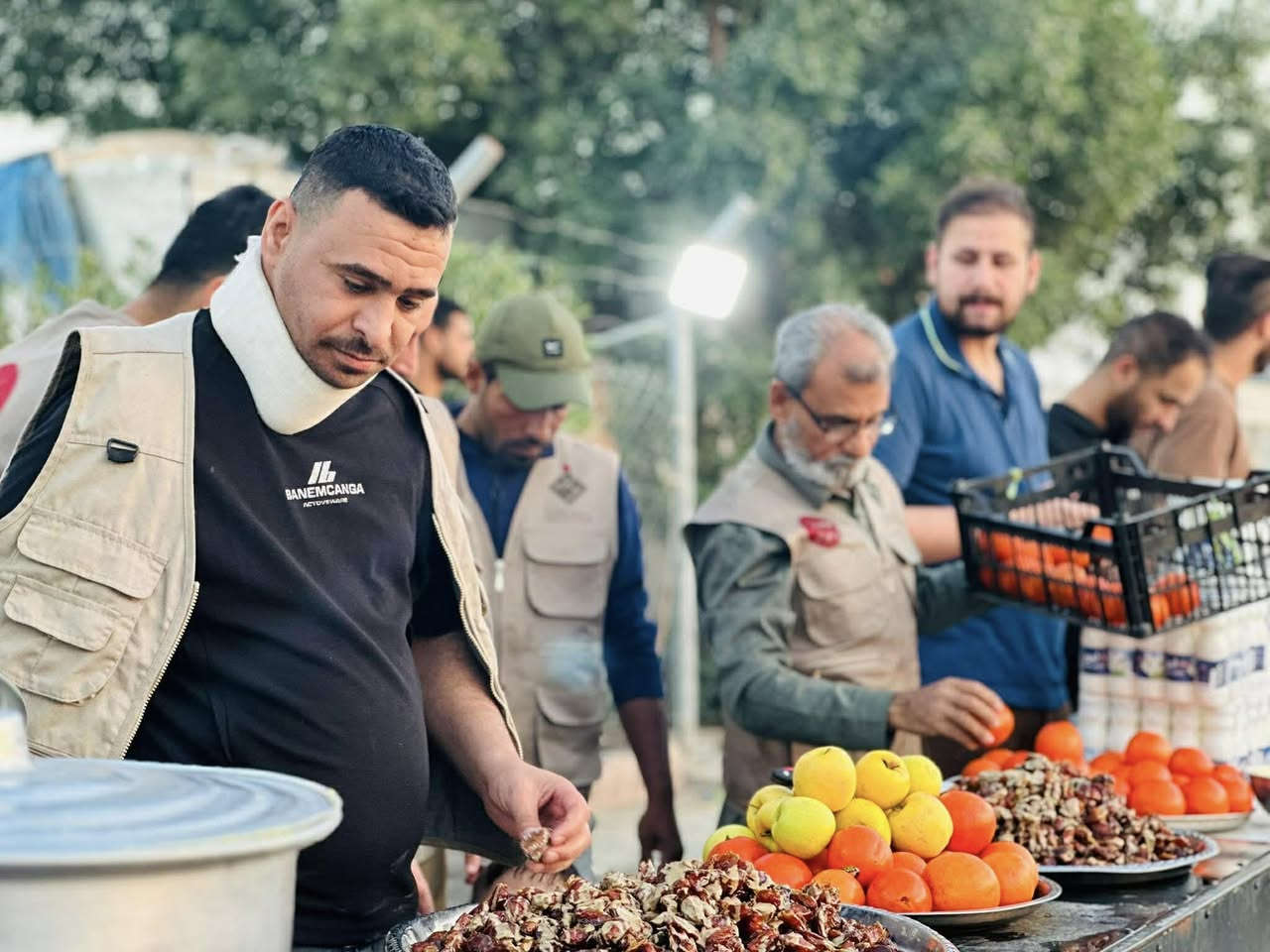 شهر رمضان شهر السخاء و العطاء 
(محطة افطار صائم) . . . اليوم الرابع على التوالي تستمر
في افطار الصائمين في شوارع مدينة الناصرية 
خلي نحجزلك يوم بثواب امواتك
التبرع الاتصال *********** 
مجاناً في ذي قار    . .  . رمضان وياكم احلئ
مؤسسة وهب الانسانية
