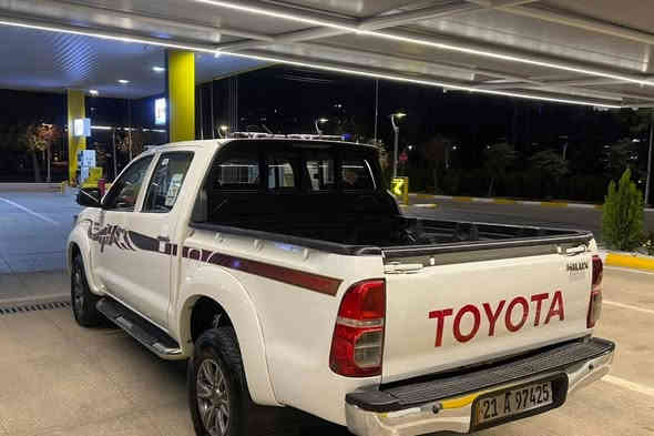 تويوتا هايلكس 2013 فول مواصفات 
سيدنهرو فول مواصفات 
ديكور فورميكا 
مقاعد جلد 
أربع إطارات جديدة 
الغير والمكينة بحالة ممتازة ولم تُفتح 
لا يوجد أي عطل 
تحتوي على ضوء سفلي وكرت باج

السعر: اطلبه في التعليقات وسيصلك مباشرة 📩

السنة جديدة لغاية 2029 
سيارة بيت ولا تحتاج أي مصروف 
250، لا يوجد عليها أي مصاريف

رقم المالك: ***********
