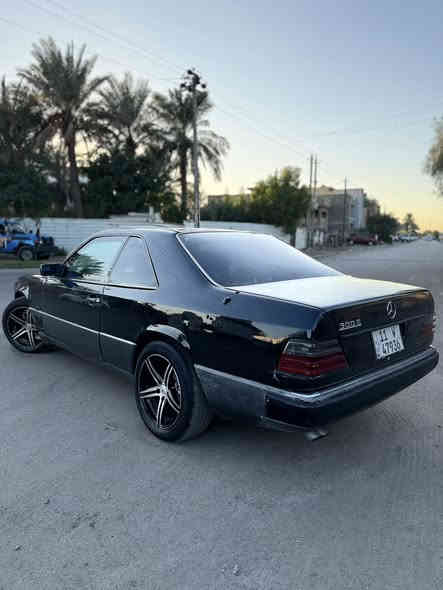 السلام عليكم 
مارسدس كوبيه موديل ١٩٩١ 
محركه  لبلادي ٣٠٠٠✈️
الرقم الجديد بسمي 
كير ومكينه خير من الله 💯
تبريد ثلج ❄️ 
صدر امامي خلفي جديد 
تخم تاير جديد 
كهربائيات كلها شغاله 
ويل كب جديد 
شاشه قلاب
فتحه  
قواعد دبل سليمات
السياره جديده بمعنه الكلام وبدون اي نقص وبل عافيه عل ياخذها 
 مكاني بغداد حي العامل 
السعر ٥٢ وبيها مجال 
‭٠٧٧٧ ٦٧١ ٤٠٧١
