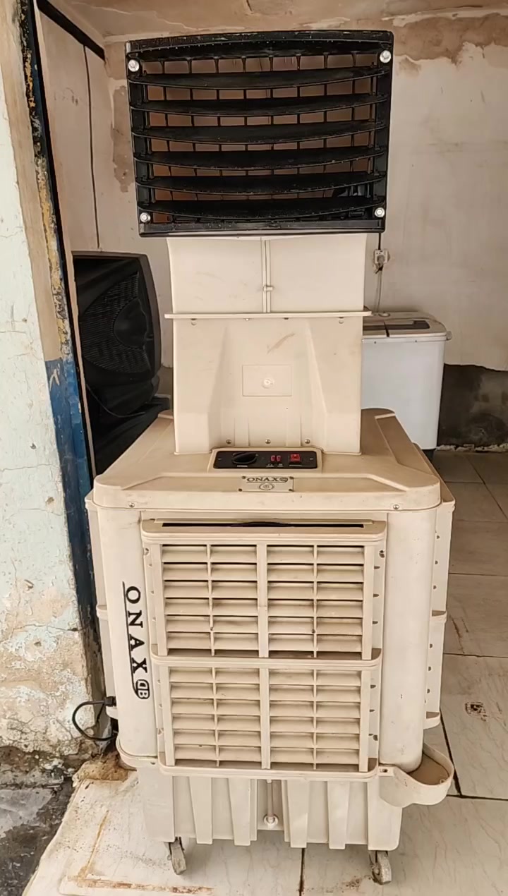 مبرده اخت جديده مامفتوحه برغي واحد  للبيع سعر ٢٥٠ مكاني الصويرة شارع مركز ***********
