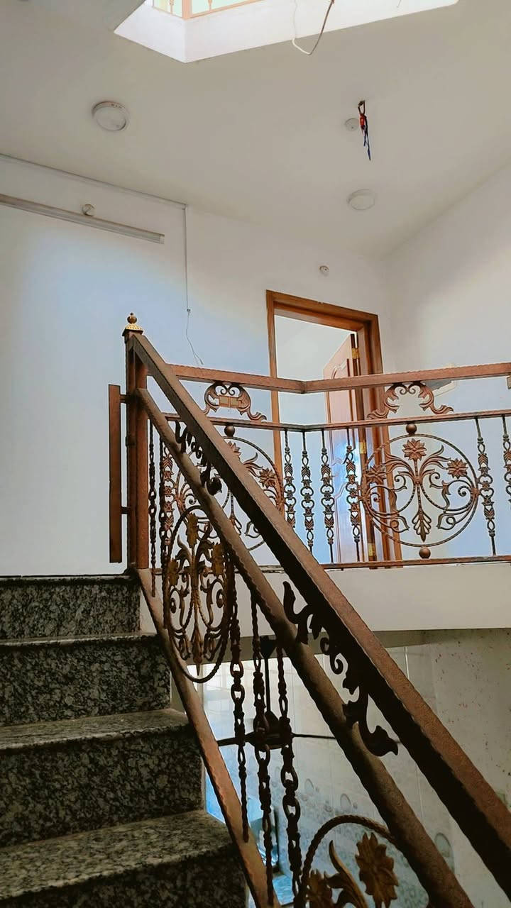 السلام عليكم 🌹
الدار للبيع اركيةوفاضل الزراعي بشارع المدرسة سند 25
 طابقين 3 غرف نوم واستقبال وحولي ومطبخ وصحيات فوك و جوه وخارجية والطابق ثالث بيتونة كبيرة وسطحين 
للاستفسار ***********
