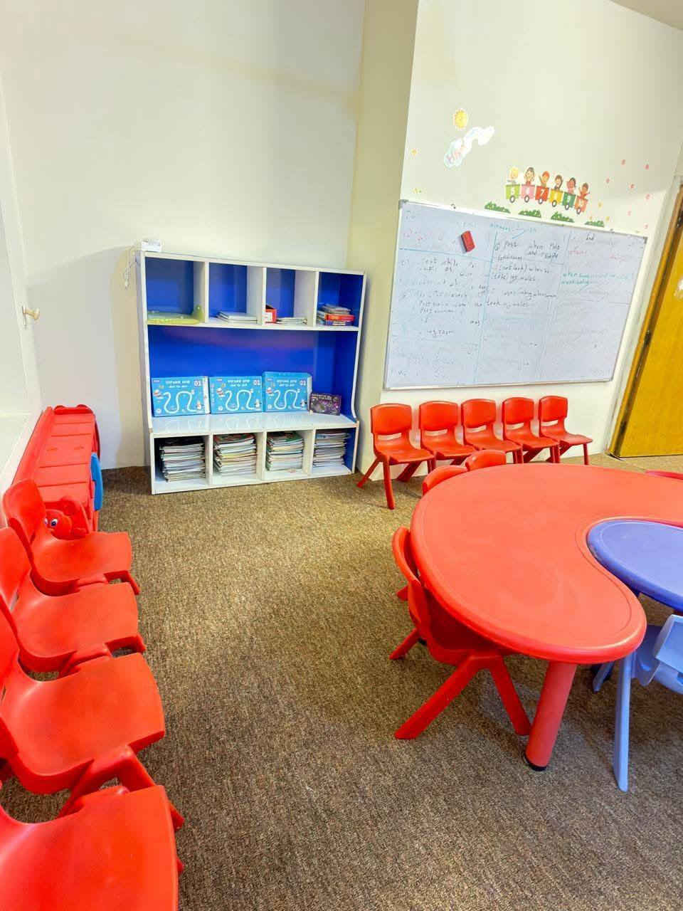 🌟 أهلاً وسهلاً بكم في حضانة بيت ماما فطوم 🌟  

إذا تبحثون عن مكان آمن، نظيف، ومليان حب واهتمام لطفلكم… فأنتم بالمكان الصحيح ❤️  

👶 إشراف واهتمام بكل طفل كأنه واحد من العائلة  
🎨 نشاطات تعليمية وترفيهية تنمّي مهارات الطفل  
🧸 بيئة مريحة وآمنة تساعد الطفل يشعر وكأنه ببيته  
📹 المكان مجهّز بالكامل بكاميرات مراقبة لراحة واطمئنان الأهل  

😍 موجودين ع مدار اليوم والأسبوع والشهر والسنة

🎁 خصومات مميزة عند الاشتراك لفترات أطول  

📲 للحجز أو الاستفسار راسلونا، ونكون بخدمتكم بكل وقت  

✨ *بيت ماما فطوم… لأن طفلكم يستحق الأفضل
القادسية ***********
