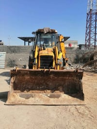 حفارة جي سي بي • موديل 1996 • بصرة