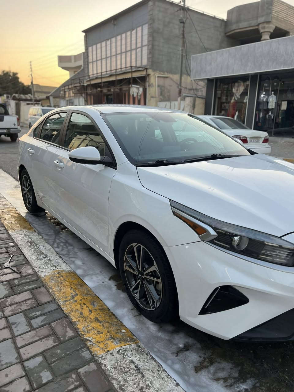 سلام عليكم فورتي 23 الحادث بالصور
ماشيه 80 ميل ع مشي امريكا السياره نص فول ويل كب 

بأسمي ب 160 وبيها مجال المكان الصويرة 

للاستفسار ‭0782 546 1118‬
