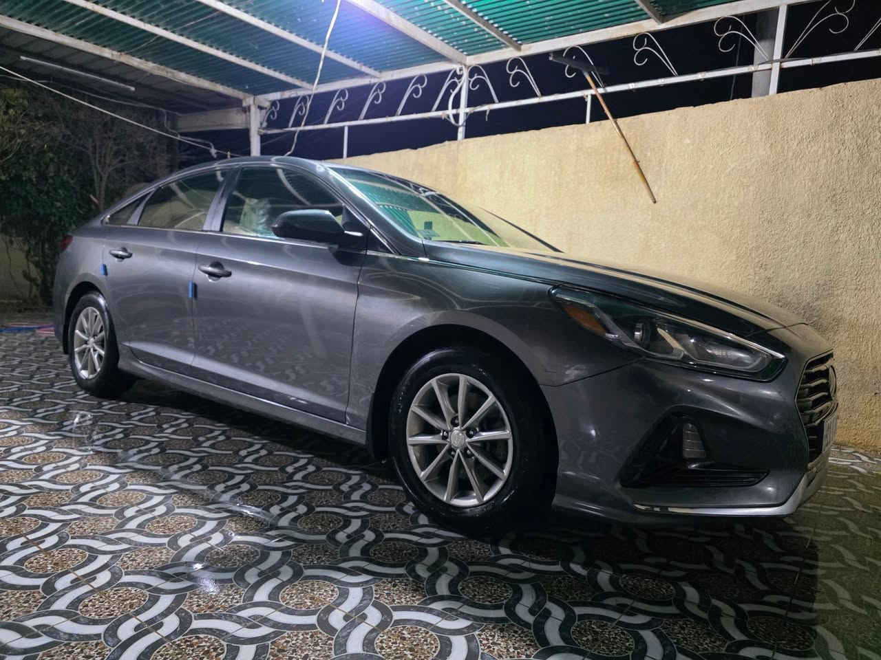 السلام عليكم 
للبيع   
سوناتا ٢٠١٨ حادثها سطحي قطعه بنيد فقط ومصلح نفسه سياره جاهزه بدون اي نقص
بدون دواخل 
لغد شاصي كفاله
نص موصفات 
محرك ٢٤٠٠ جي دي إჂ̤ 
دواخل لوينن 
شاشه جبيره 
كامره دواره 
رادار جانبي 
٣ وضعيات قياده 
فول تحكمات استرين 
تبريد + تدفئه خير من الله
السياره جاهزه من كلشي فضل الله 
رقم بغداد الدولي  تحول مباشر 
السعر ١٣٠ وبيه مجال بسيط 
***********
مكاني ديالى بلدروز
