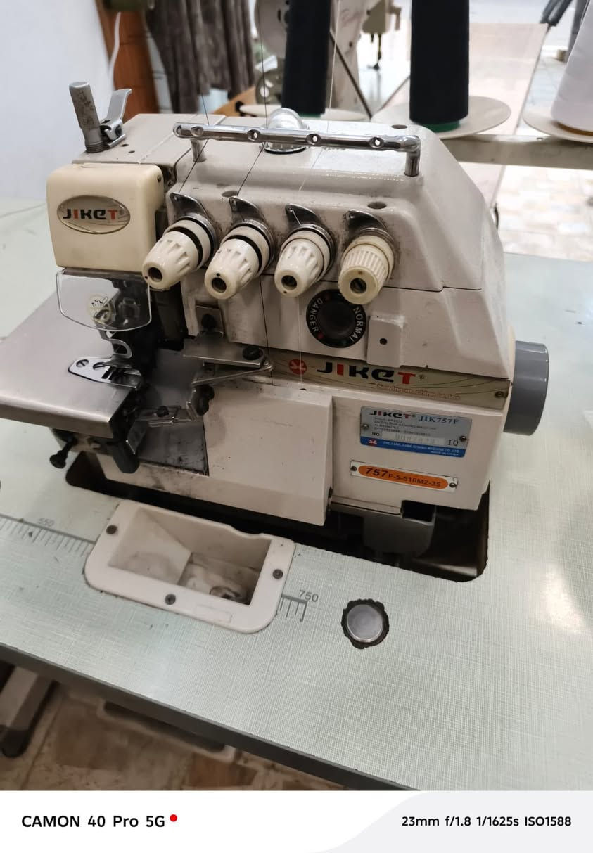 السلام عليكم ورحمة مكاين خياطة وفر للبيع نضيفات ***********
