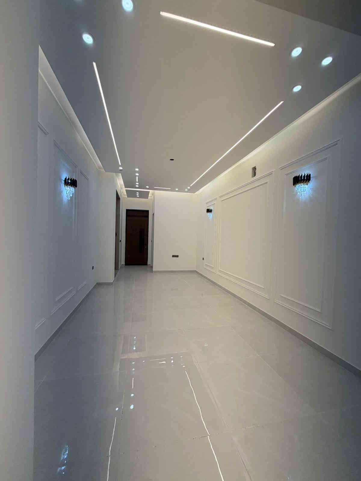 🏡 دار للبيع – زيرو – زيونة / محلة 712
دار حديث زيرو غير مسكون للبيع بموقع مميز:
 • المساحة: 158 متر
 • الواجهة: 7.5 متر
 • الموقع: زيونة – محلة 712
 • المواصفات:
 • 4 غرف نوم
 • صالة + استقبال
 • حولي
 • خدمات كاملة
 • مدخلين
📞 للاستفسار: *********** محمد الشمري
