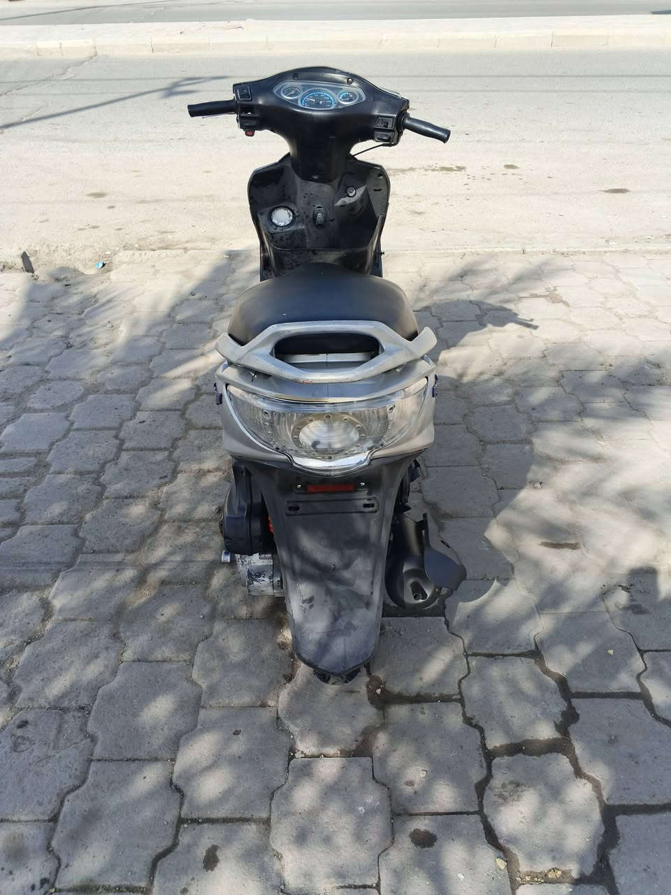 السلام عليكم
دراجه كامكو G4

البيع دراجه خير من الله شلعه ومعدل وناعمه 

دراجه مفتوحه شغل بلادي مال شركه تجي تفحص وتشوف

السعر 350 وبيها مجال قليل 

التواصل ***********
