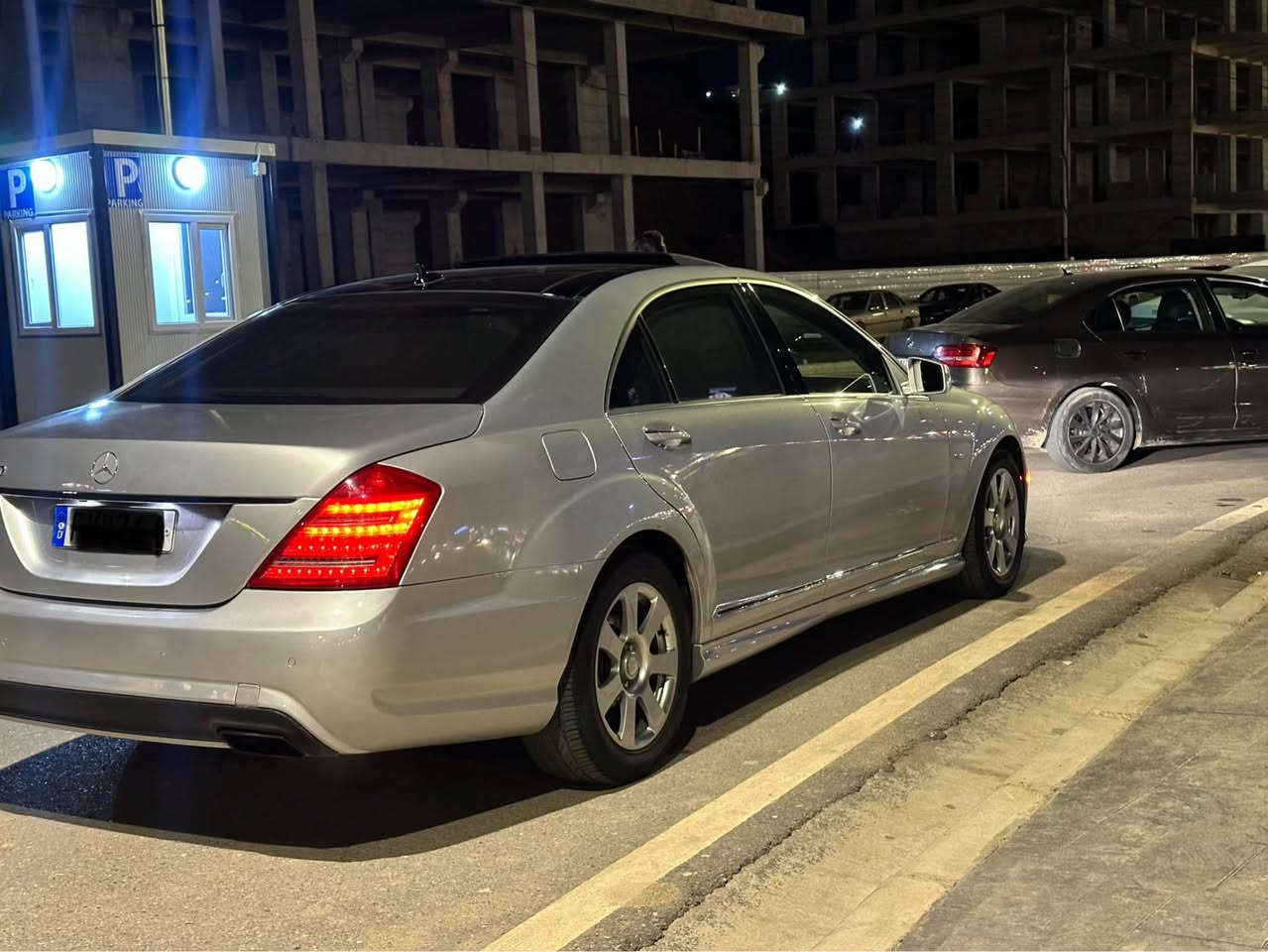 ‎سەرەتا بەناوی خوای گەورە فرۆشتن مارسیدیز بێنز
   186kmبۆنی شەریكەی لیدیت رۆیشتوە 📦

Mercedes Benz S550 AMG
‎بۆیاخ سقفو حیزام بەشەرتە لێدران بەشەرت
‎بێ چاڵ بێ شوخت 
‎داخیل بوە‎ 2025 مەنفێست ئەسلی 🔸
‎مۆدێل 2012بيلاد🔸
‎سەیارەكە ساغە بۆیاغە دعمو لێدران بەشەرتە🔸
‎186 هەزار كیلۆ مەتر رۆشتوە🔸
‎قەپات مواسەفات🔸
‎پانۆراما🔝
‎دەرگا شەفت دەگارلارج سنوق شەفت🔸
‎٣پەردە بیلادی🔸
‎جام پۆلۆ رایسو فۆتۆ بیلادی🔸
‎دەبلەكانی هەواین بەرزو نزم ئەكرێت وەسپۆرتە🔸
‎شاشە گەورە و گێچ ئەلەكترۆنی كامل حاسە🖥️
‎ كوشن جلد و سارد و گەرم مەساج و خەزن
‎لایتەكانی پێشەوە عەدەسەیە بیلاد عەدەسە زینۆنو لیدە
‎لایت لەگەل سوكانا پێچدەكاتەوە و بەرزو نزم دەكات🔸
‎سیستەمی دەنگی burmester 13 مكەبەرە🔊
‎٦ سیدی و تەبریت مەركەزی و سنوق كارەبا🔸
‎و زۆر زۆر مواسەفاتی تری تیایە🔸
‎زۆر زۆر تازەیە كامل سێرفیز كراوەتازە🛠️
‎ژمارە تەلفون ***********📞 🔸 أربيل, العراق
