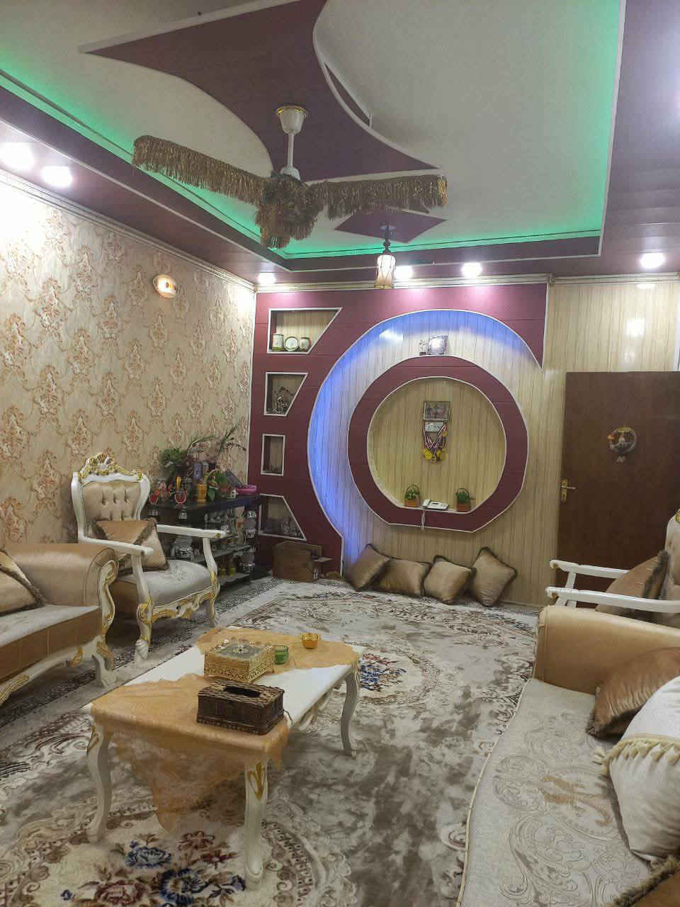 البيت للبيع قاطين مساحة 200 متر .(طابو صرف).العنوان كاطون الرحمه قرب جامع الأقصى خلف التجاري خلف مول المصطفى طابق الأول استقبال ومطبخ حار وبارد وصاله وغرفتين 2 نوم مع صيحات داخليه و خارجية طابق ثاني 3 غرف نوم مع صاله وصحيات خدمات عن قريب تكمل موقع البيت جداً ممتاز. يرهم مراوس بقطعه ارض حسب المكان استفسار اكثر ***********
