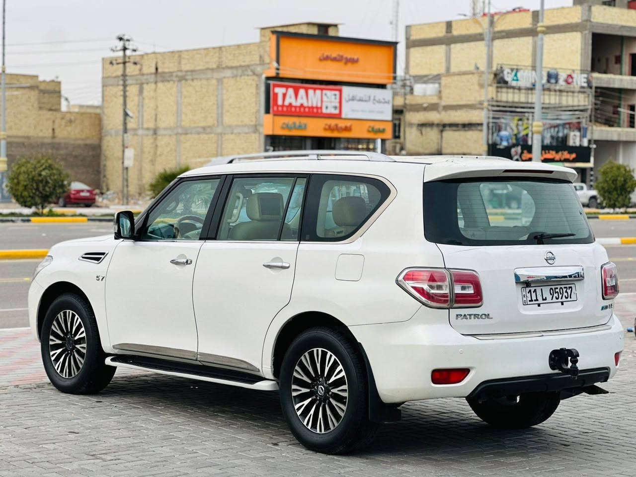 سلام عليكم نيسان بترول موديل 2010 خليجي فول موصفات السعر 173 وبي مجال جمالغ صبغ فقط والباقي مكفول  مكينه 8 سلندر سبعه راكب 3 قطع تبريد كشنات تدفئه تبريد فو ويل 4 وضعيات قياده زراق لايت كامره خلفيه واماميه داخل بيجي جلد ستيرن كهرباء صندوك كهربائي فتحه سقف ثلاجه هوك سحب كشنات كهربائي حساسات امامي خلفي اشاير بلمري فول موصفات مكينه وكير كفاله تخم تاير جديد حداديه سنوبه لـ30 رقم بغداد دولي تحويل مباشر بسمي العنوان كربلاء للستفسار ***********
