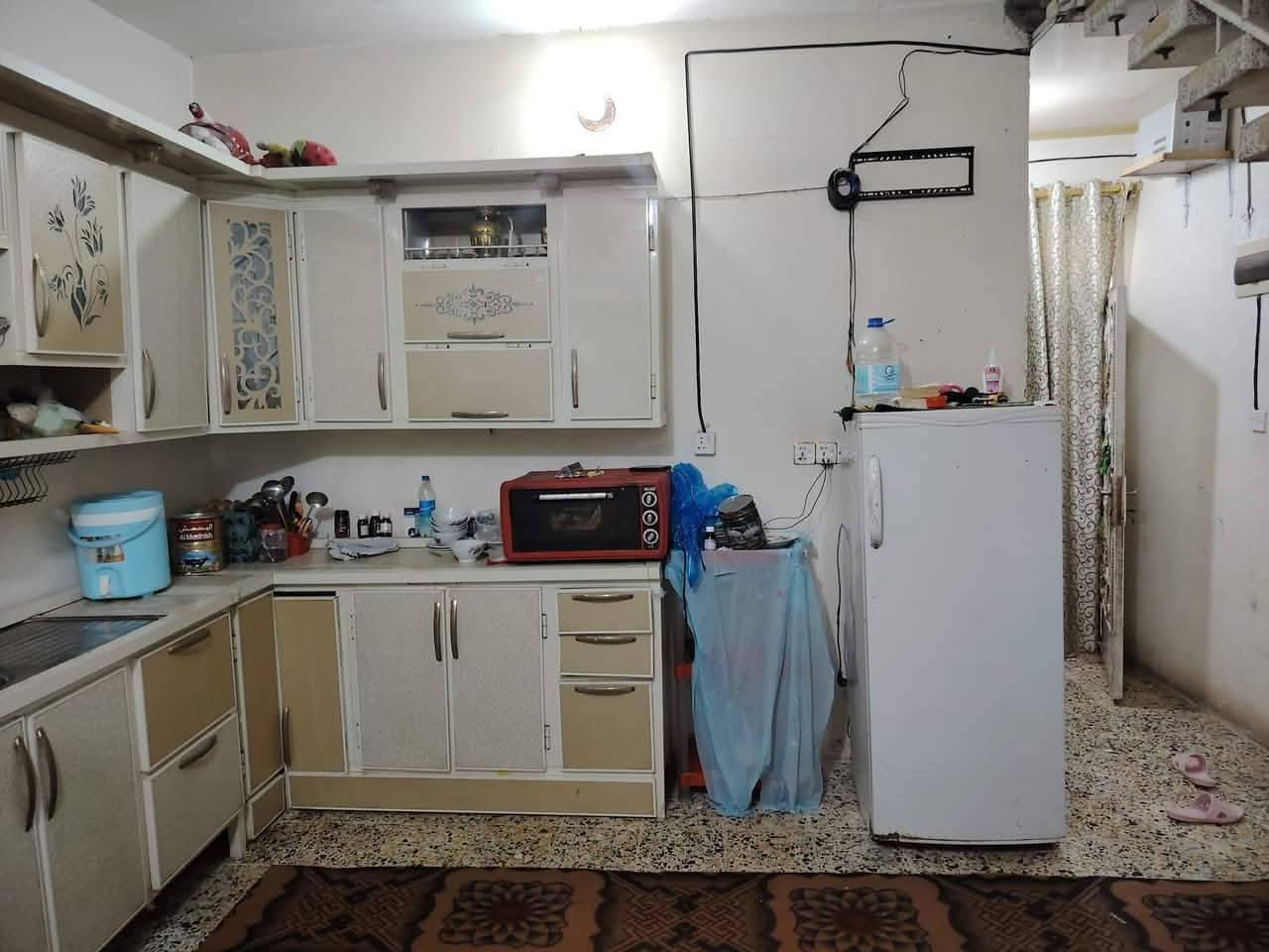 بيت للبيع 100م براكيه شارع المعمل خلف مدرسه الازدهار يبعد عن الشارع العام 200م 20* 5 بناء طابوق السقف والاساس كونكريت الارضيه كاشي سند 25 طابو زراعي الاستفسار ***********
