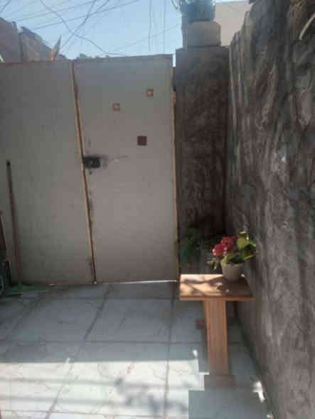 بيت للبيع المساحة ٨٠ م ٤ في ٢٠ العنوان بغداد حي اور قرب جامع الحجي امجيسر او خاتم الانبياء المنطقة حي الزهراء البيت مدخل واحد الاساس رفت صب ارتفاعه من الشارع ٦٠ سم ومجارية تاسيس جيد وصالة ٤ في ٥ ومطبخ حار وبارد وغرفة نوم ٤ في ٥ وبيتونة ٤ في ٦ وسكف البيت كله صب حت سكف البيتونه هم صب سطحين وكله مطبك كاشي وسيراميك والحمام مشترك تواليت وحمام  خدمات ماء كهرباء ومجاري رئيسية تبليط البيت مرتب ومضبوط كل المنطقة واقع حال مكاتبة بين الطرفين فقط المنطقة مرقمة ٣٢٩ محلة ٤٩ زقاق ومقدمين على معاملة في الطابو والسعر٦٠ وبي مجال بسيط رقم ***********
