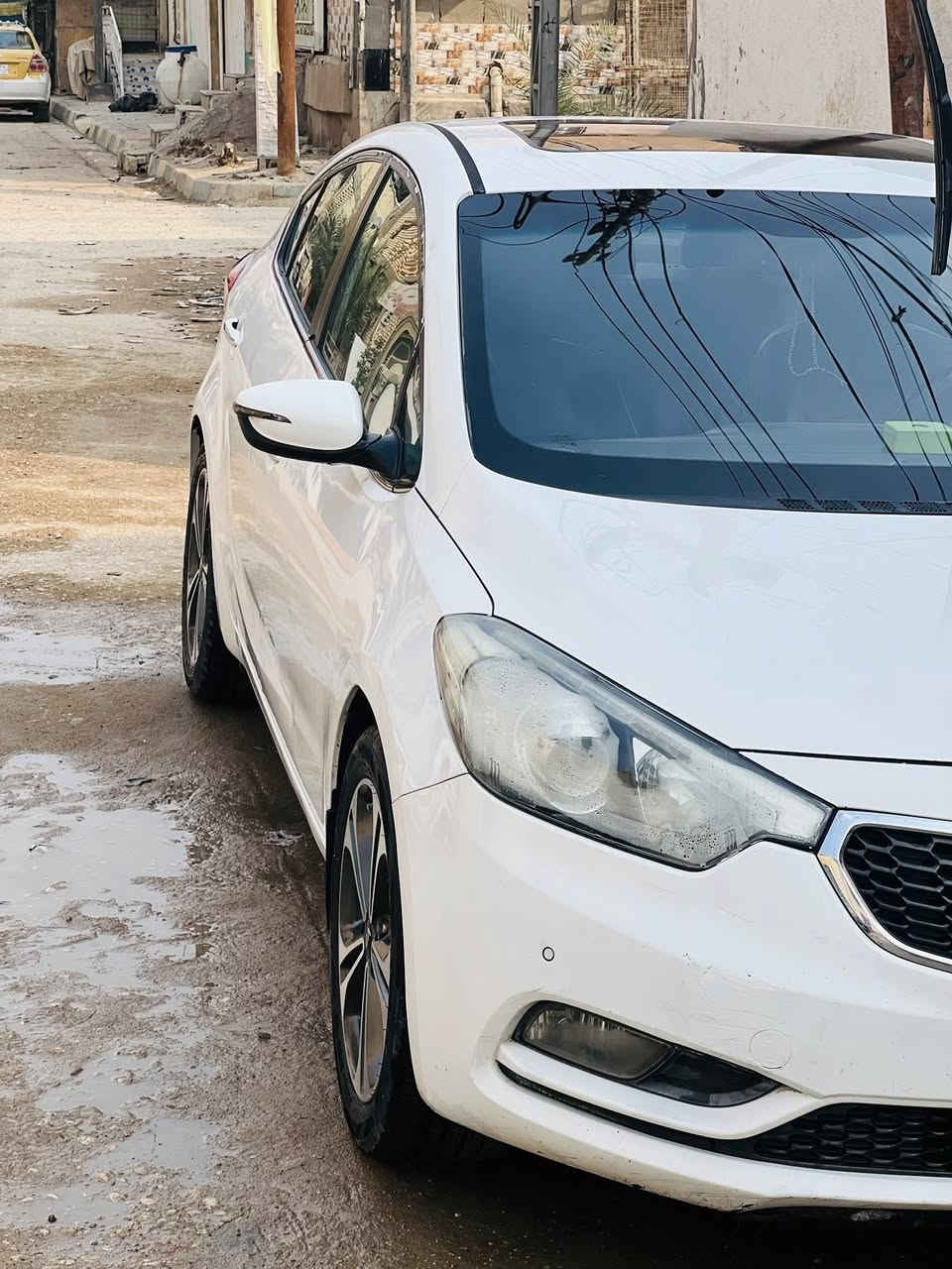 سيراتو 2014
محرك ١٦٠٠خليجي
بيه بارد بل عتبه مالت سايق 
وبيه بارد بل باب العبري والباقي كفاله عامه
رقم أربيل جديد ل29
السعر 130وبيه مجال
المكان النجف
رقم ***********
