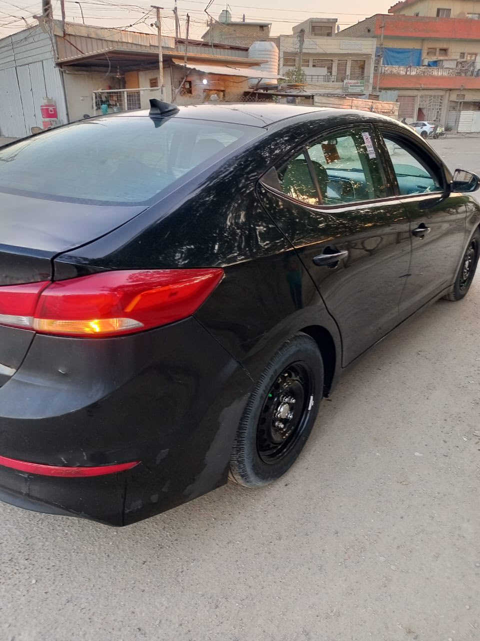 سلام عليكم من رخصت الادمن المحترم 
النترا مديل ١٧ امريكي حادث دعاميه خلفي بدون دواخل ليبل واحد سيارة جديده وجاهزه من كلشي 
كير مكينه ممفتوح على وضع شركه تخم تاير صدر جديد سنويه هزه جديده تحويل مباشر مكان سياره بغداد شعب السعر ١١٧ وبي مجال كلش بصيط دوشمه جديده ارضيه 
***********
