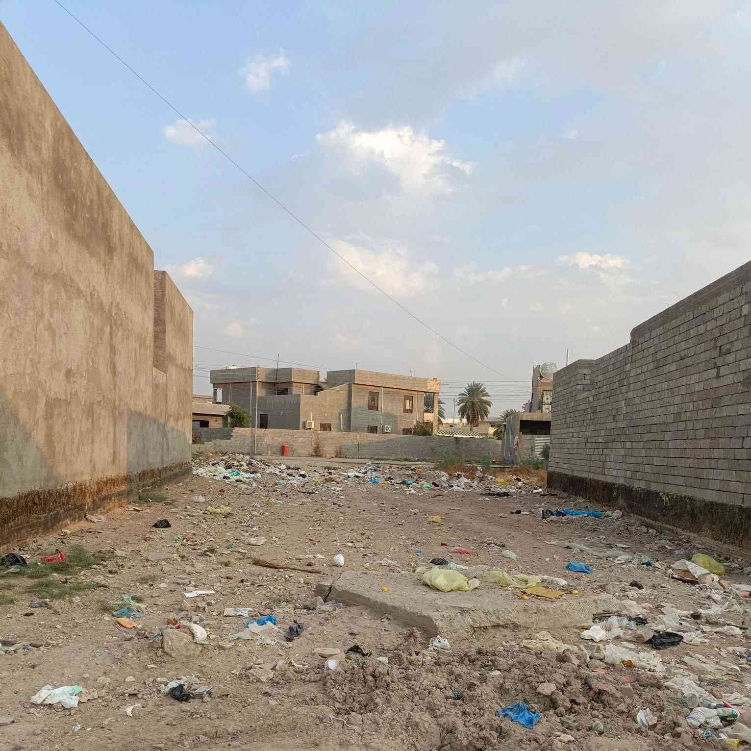 قطعه ارض للبيع 
المساحه 230متر وجه 11متر النزال 21m
سعر المتر 225قابل للتفاوض 
جنس العقار طابو زراعي سند 25
خدمات كامله
العنوان الرمادي شارع 40خلف جامع الواثق داخل المنطقه السكنيه
________________________

للمزيد من التفاصيل يمكنكم زيارة مكتبنا 

مكتب سنتر 40 للعقار 
   في  الرمادي  شارع 40  مقابل ماركت القيصر 

او الاتصال على الارقام التالية  

 ***********   فراس  
 ***********   أبو جود 
 ***********   أحمد 
 

نستقبل من حضراتكم كافة العروض العقارية 

رضاكم أهم أهدافنا
