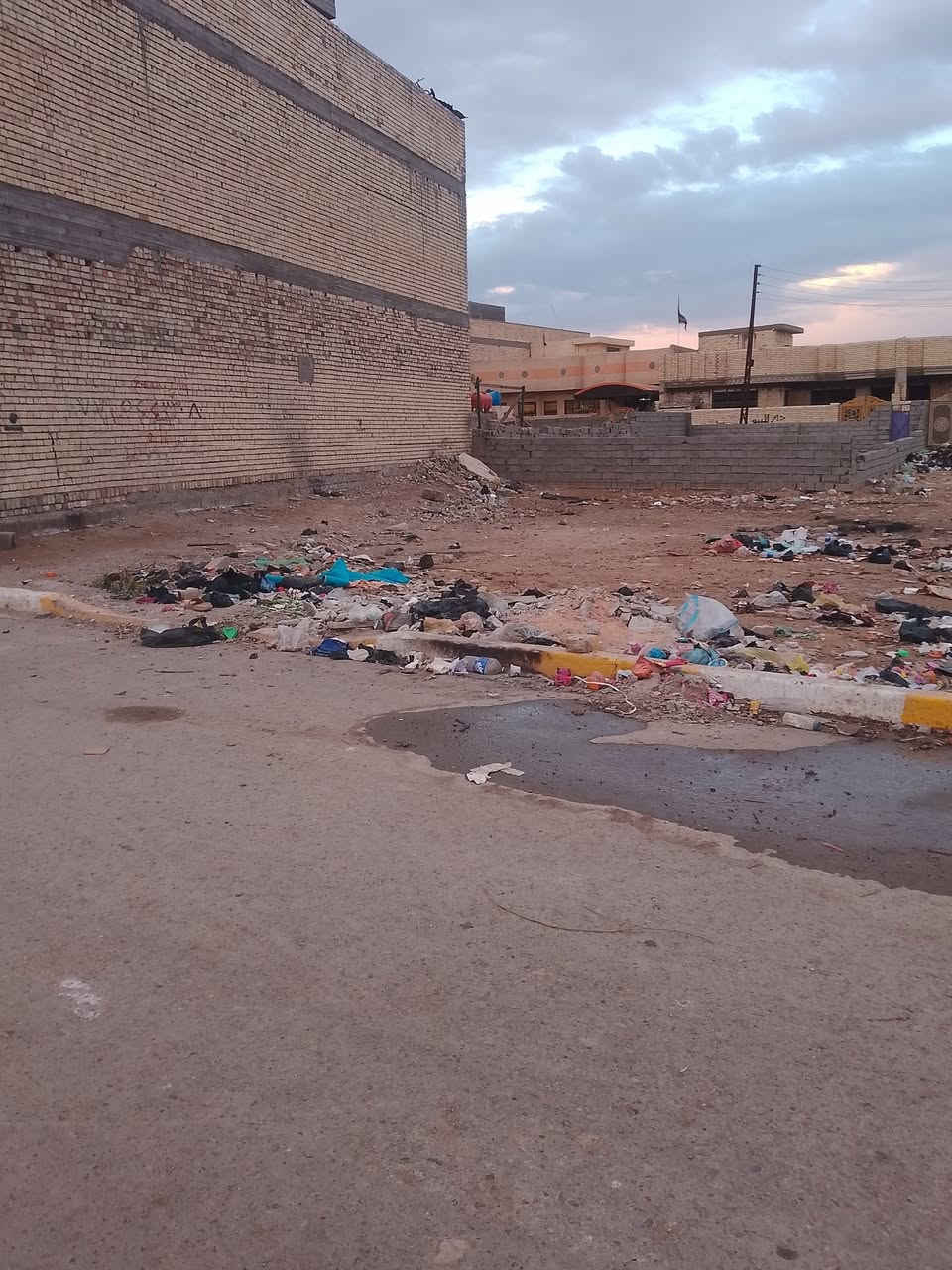 السلام عليكم قطعه 150متر ثاني فرع عل شارع العام بحي نصر حي دجله  سند 25 للبيع وهاذ رقمي ***********
