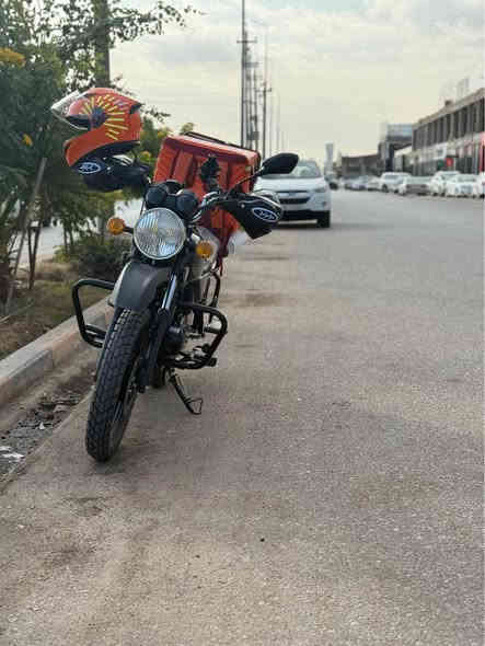 دراجة RKC 200 cc للبيع 

الدراجة صارلها ٩ أيام من طالعة من المعرض و الدراجة معروفة شنو من شركة keeway الإيطالية 

دراجة تجمع بين دايون و بوكسر 
أنعم من الدايون و بقوة البوكسر و هذا شكلها مثل ما موضح 

الدراجة ماشية ٥٠٠٠ كيلو جديدة بعدها و سبب البيع ترك الدلڤري 

السعر 2,600000

علماً ان سعرها الجديدة ب 2,950000

*********** النجف
