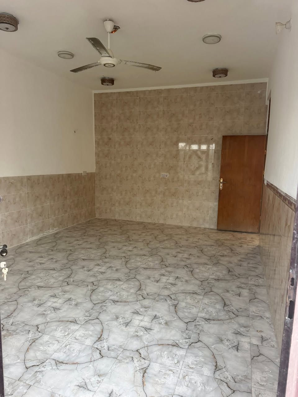 بيت للبيع في حواس شارع العباس مساحه 150 متر مربع واجه عشره متر للاستفسار 
***********
***********
