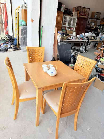 ميز طعام
خشب بلوط
باله صناعه ياباني
يحتوى على ٤ كراسي

توجد خدمه توصيل 
للحجز مراسله الصفحه او الاتصال
🌹مدينه ألعاب المدهش مجاور مطعم ابو صفاء تحت جسر العبور المعلق ***********🌺
