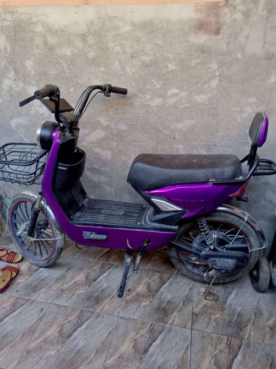 بايسكل شحن  للبيع عل فحص تاخذه السعر 250 الف ملاحظة صاحبة مشتريه 600 الف تشتريه عل معاينه والفحص للاتصال *********** بعقوبة شفته
