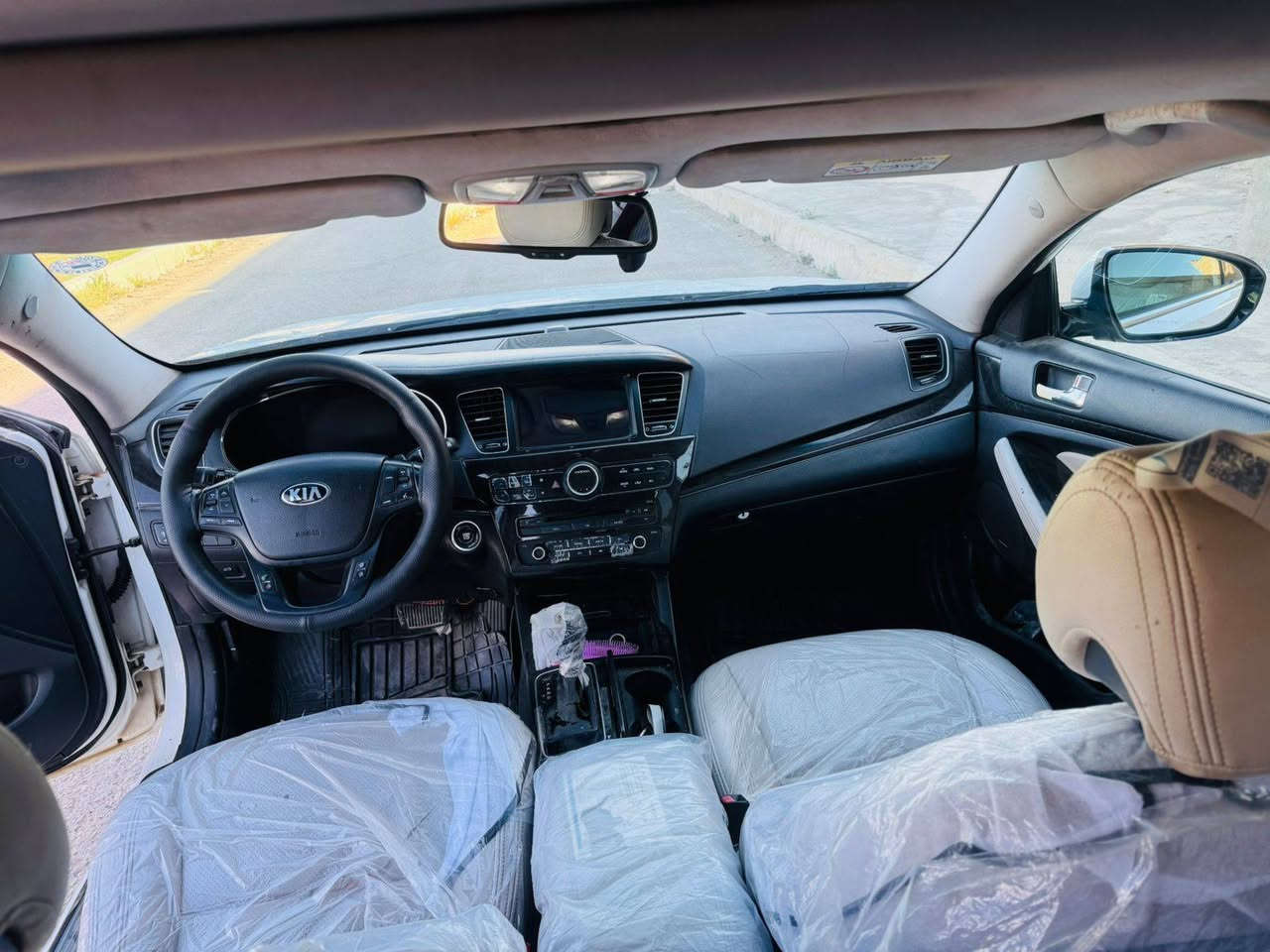 السلام عليكم كيا كادنزا خليجي 2014  مكينه 6 سلندر Vip سياره  كفاله عامه من صبغ وتبديل وضربه جاهزه من مكينه وكير وحداديه وتخم تاير تبريد جسمه لخارجي صافي لا زلغ لارصعه موصفات
فتحتين 
بنورما 
قطعتين تبريد 
مري شفط 
لدات داخليه 
ستيرن كهربائي 
برده عدد٣ سلايت بلادي 
حساسات خلفيه 
حساسات اماميه 
كشن كهربائي 
تدفئه تبريد بل كشنات 
اشاره ترحيب 
اشاير بل مري 
كشنات جلد
سايد بريك بصمه
سنويه جديده 
هزه جديده
رقم جديد  
تحويل وكاله 
السعر 140 وبيه مجال 
 
لاتصال ***********
*********** حلة, بابل
